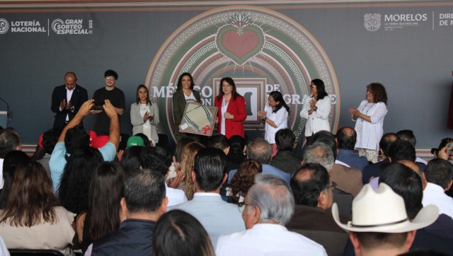 Presiden gobernadora de Morelos y directora de Lotenal presentación del billete &#039;México con M de Migrante&#039;