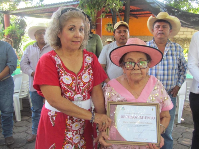  La hija del coronel Narciso Cuéllar Rodríguez recibió un reconocimiento, en el rescate de su participación en la Revolución mexicana.