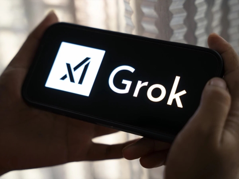 El entrenamiento de Grok 4 costó 490 millones de dólares y consumió la energía de una ciudad entera