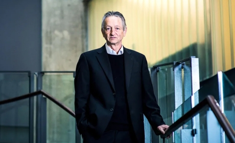Geoffrey Hinton, Nobel de física elogia la destitución de Sam Altman