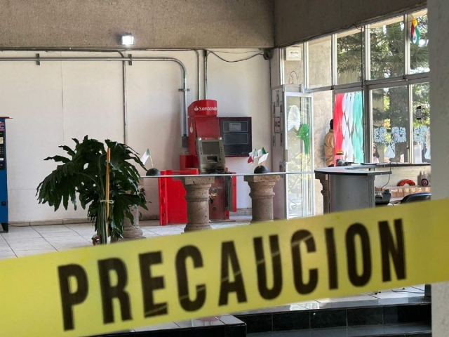   Los delincuentes sólo provocaron daños materiales.