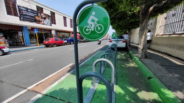 La instalación de los paraderos forma parte del programa “En Bici Salvamos al Planeta”.