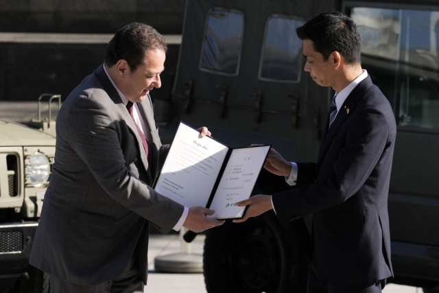 Japón confirma que donará 100 vehículos militares a Ucrania