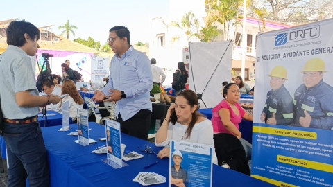 Realiza ayuntamiento primera Feria del Empleo en sede Papagayo; participan 17 empresas