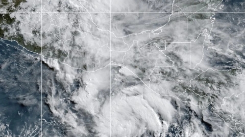 &#039;Erick&#039; se convierte en huracán categoría 1; alertas en Oaxaca y Guerrero