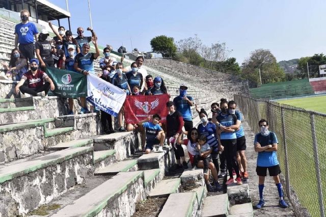 El desafío duró 90 minutos y los corredores subieron y bajaron más de cinco mil escalones.