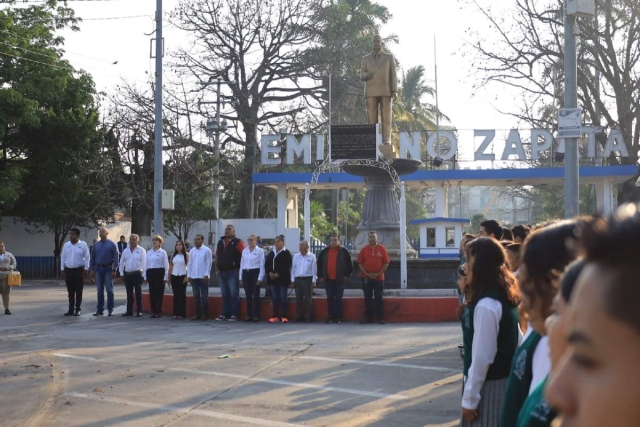   El gobierno de Zacatepec guard&oacute; un minuto de silencio en el aniversario de la expropiaci&oacute;n petrolera.