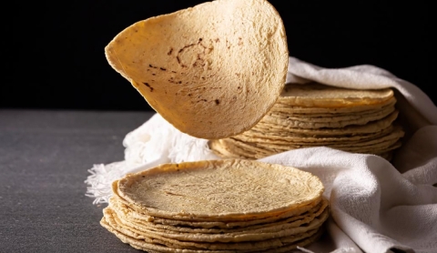 ¿Es saludable comer tortillas de maíz todos los días? Esto dicen los nutricionistas