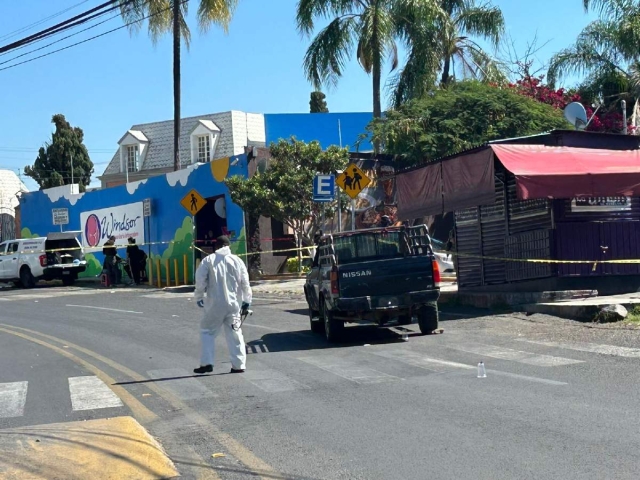  El hombre murió en el asiento del conductor de la camioneta.