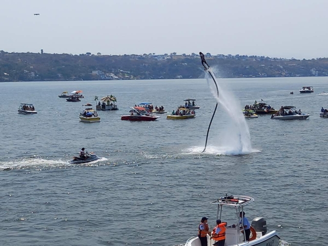 El lago de Tequesquitengo es para la práctica de deportes acuáticos, no para nadar, y menos en estado inconveniente, aseguró el funcionario, quien deploró que sumen cuatro decesos en el lugar en lo que va del año. 