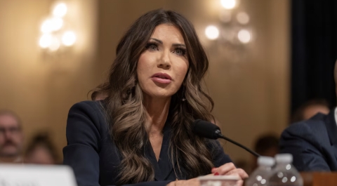 Kristi Noem advierte que Maduro tiene que irse ante presi&oacute;n estadounidense