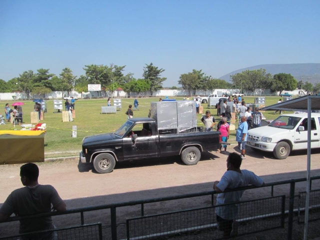 Productores y artesanos del municipio recibieron los apoyos.