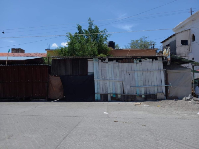 A las casas les faltan protecciones, entre otras cosas, ya que los ladrones “nomás están esperando a ver qué dejan para ir a agarrar”. Mientras, seguirán viviendo en la calle.