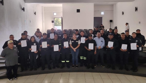 Polic&iacute;as y param&eacute;dicos de Ocuituco se capacitan en justicia para adolescentes