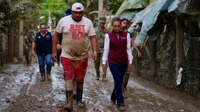 Sheinbaum recorre zonas afectadas por lluvias e inundaciones en Veracruz