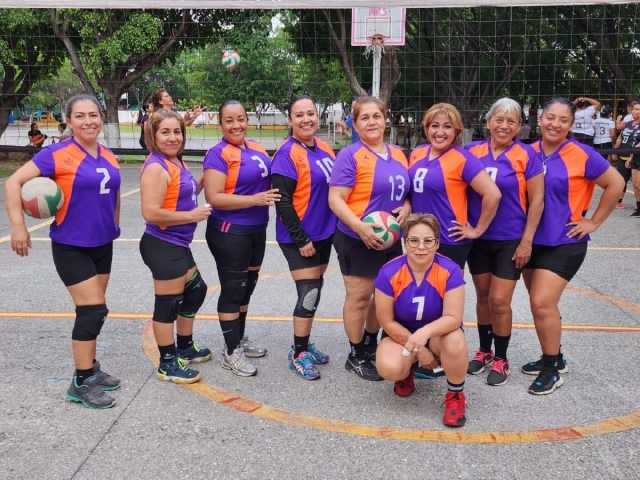 Divas Femenil se quedó con el campeonato de voleibol en segunda fuerza.