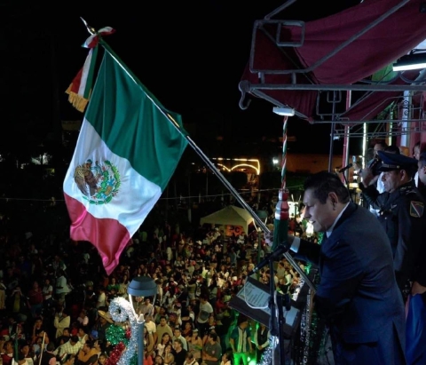 Cientos de cuautlenses se sumaron a la celebración.