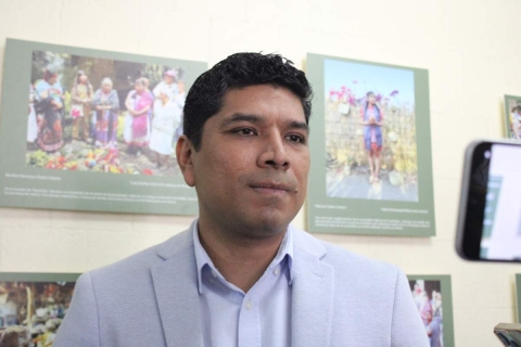 Falta material de curación en hospitales, reconoce secretario 