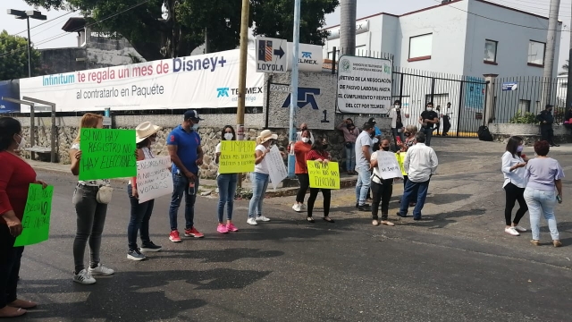 Se manifiestan militantes del partido Futuro Morelos en el Impepac