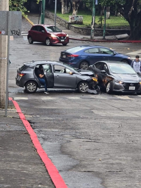 El percance afectó la circulación durante varios minutos.