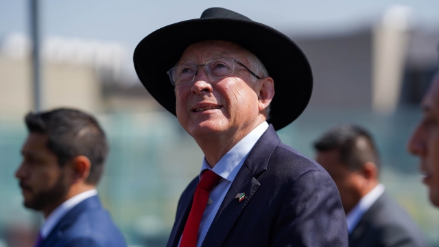 Ken Salazar anuncia su salida como embajador de EU en enero de 2025