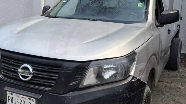 Atrapan a pareja acusada de robar una camioneta