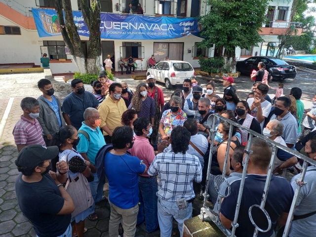 Se reúnen comerciantes ambulantes con el alcalde de Cuernavaca