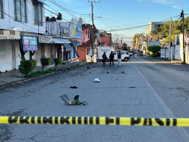 El cuerpo quedó en la esquina de la avenida Universidad y la Segunda Privada de Pinos.