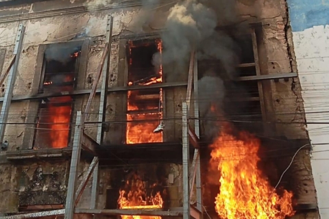 Se incendia edificio en remodelación en el Centro Histórico de la CDMX