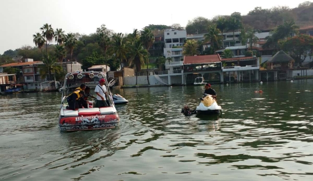Rescatan cuerpo del lanchero ahogado en Tequesquitengo