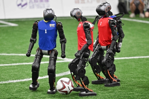 Beijing inaugura los primeros Juegos Mundiales de Robots Humanoides con hip-hop y artes marciales