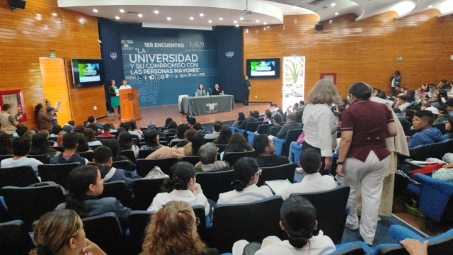 Realizan encuentro &#039;La universidad y su compromiso con las personas mayores&#039; en la UAEM