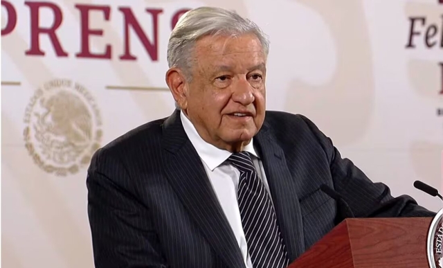 López Obrador anuncia aumento salarial de 10% a los maestros
