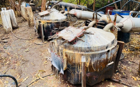 Desmantelan narcolaboratorio de &#039;Los Mayos&#039; con 800 litros químicos en Sinaloa