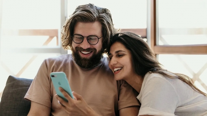 ¿Por qué las parejas realmente felices no comparten su amor en redes sociales?