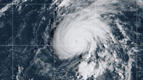 Huracán &#039;Gabrielle&#039; alcanza categoría 4 y se desplaza por el Atlántico