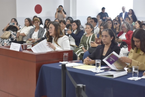 Comparece secretaria de las Mujeres ante legisladores locales