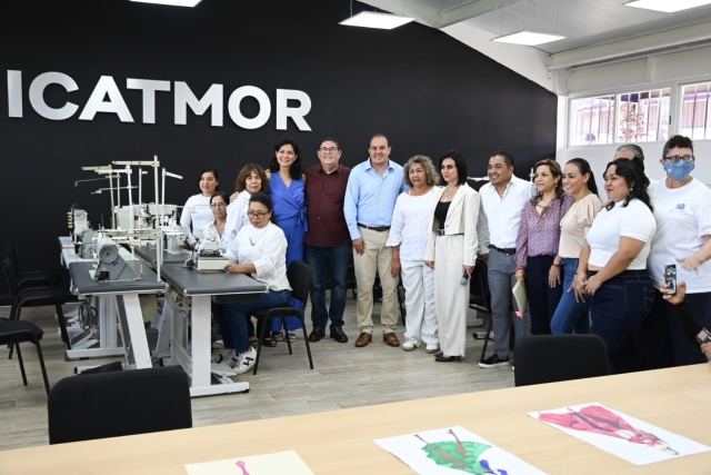 Inaugura gobernador aulas de computación, corte y confección del Icatmor y arranque de cursos del programa &#039;Mujeres y Hombres de 10&#039;