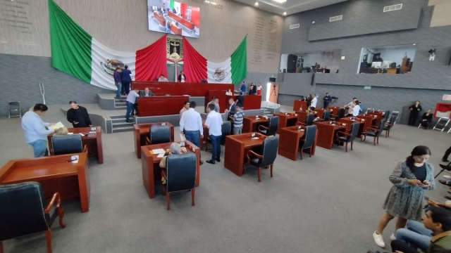 Salón de Plenos del Congreso local. 