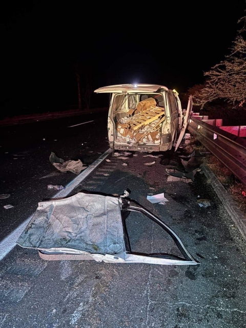 La camioneta result&oacute; con severos da&ntilde;os.