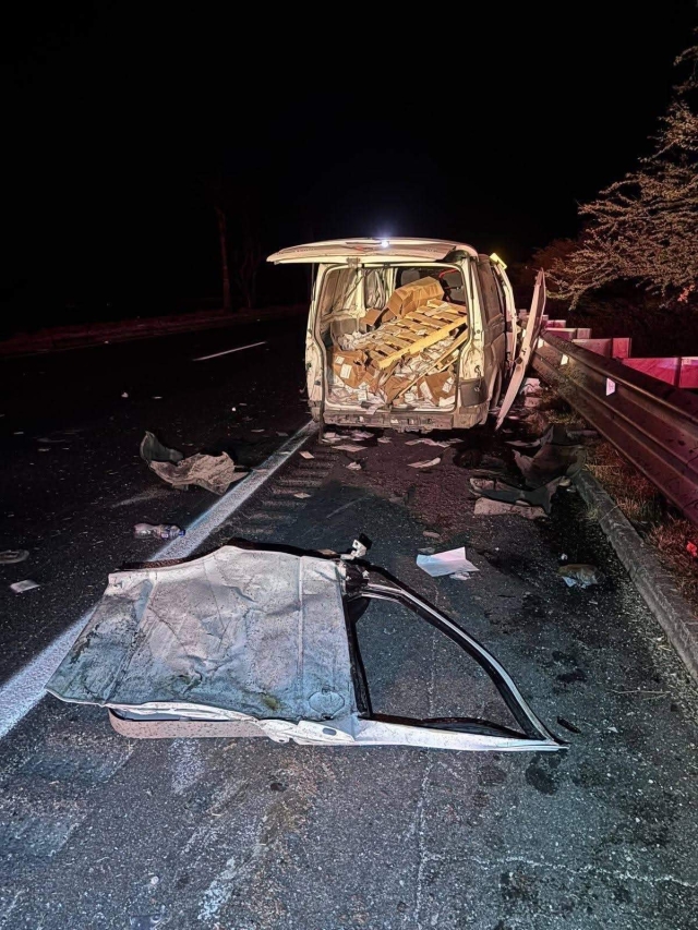 La camioneta result&oacute; con severos da&ntilde;os.