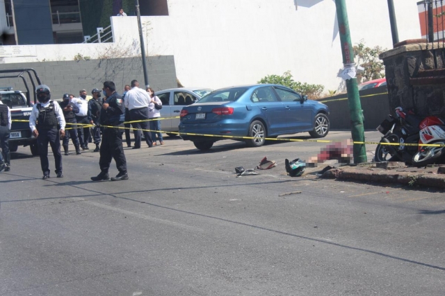 El motociclista no alcanzó a frenar.