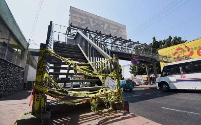 Puente peatonal en Cuernavaca. 