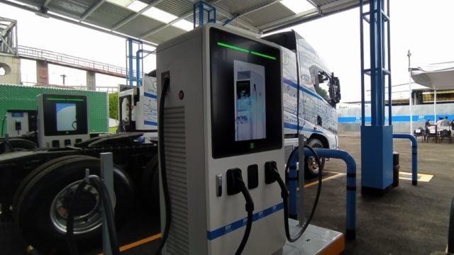 Inauguran en Tultitlán, Edomex, el primer hub de recarga para camiones eléctricos