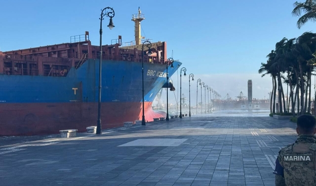 Buque se &#039;desamarra&#039; por fuertes vientos y choca contra el malecón en Veracruz