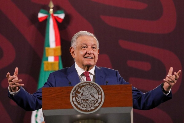 AMLO apoya a bandas sinaloenses ante prohibición en Mazatlán