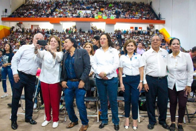 Claudia Sheinbaum visitó la UAEM en uno de los puntos de su estancia ayer en Cuernavaca.  