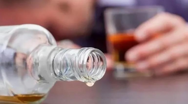 Mueren 18 personas en Rusia por intoxicación con sidra adulterada