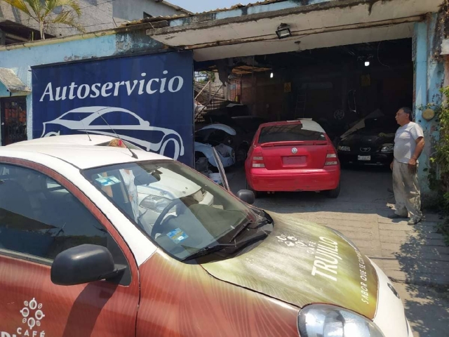 Poco, pero el trabajo no le ha faltado en su taller