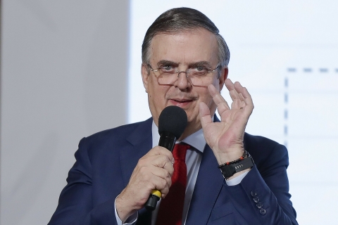 Ebrard asegura que los nuevos aranceles proteger&aacute;n la industria mexicana